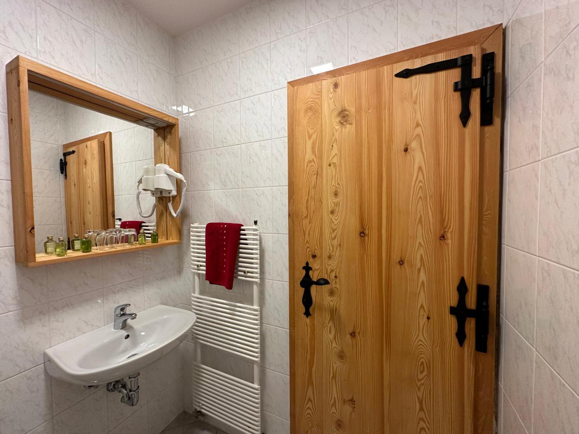 Hotel Surc Kranjska Gora Luaran gambar