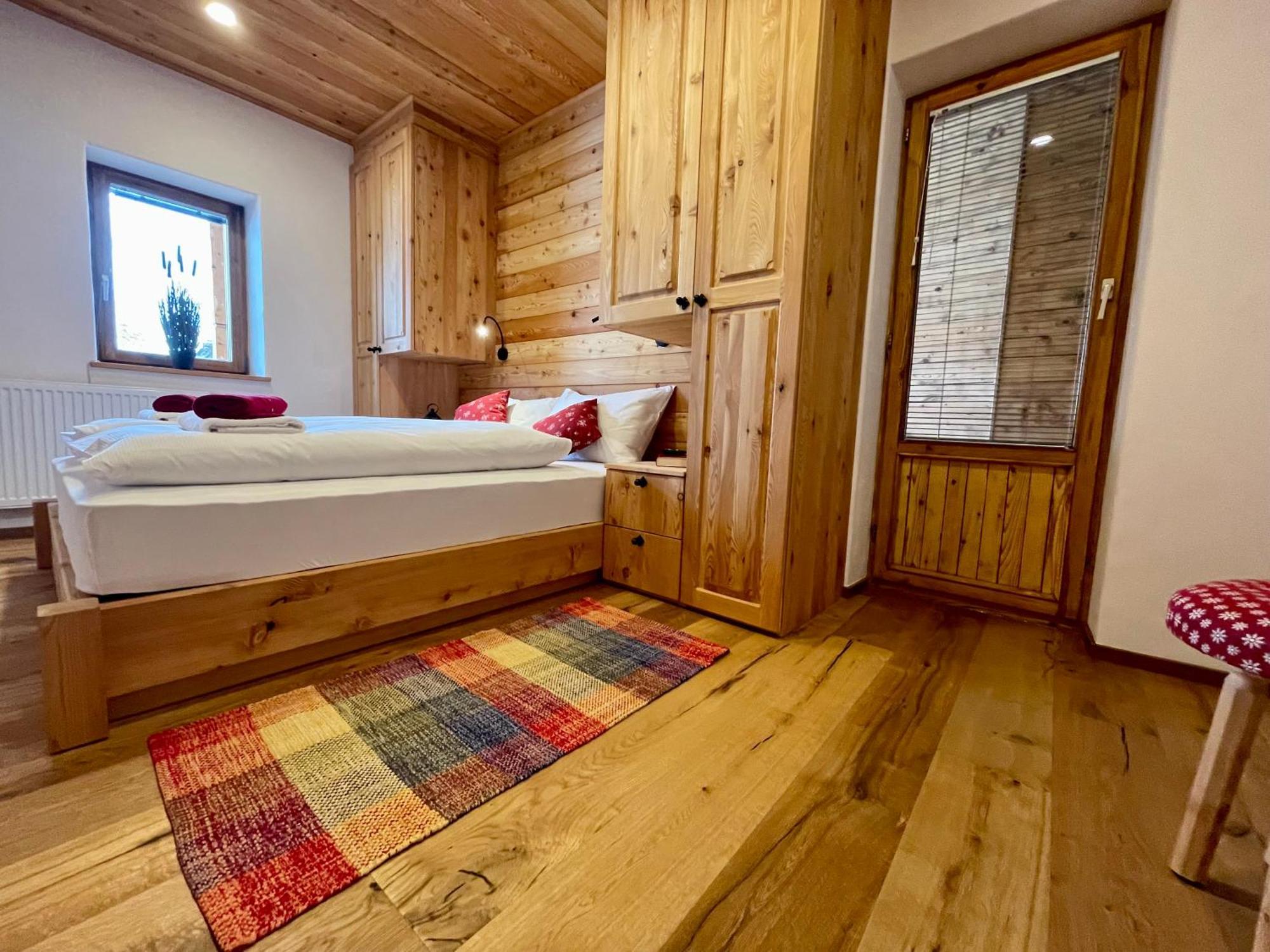 Hotel Surc Kranjska Gora Bilik gambar
